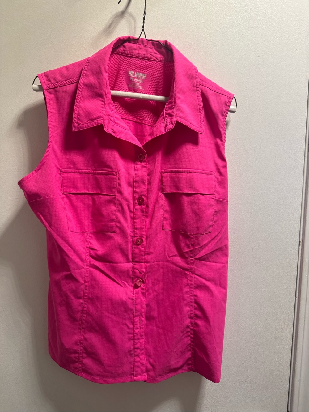 ✅ Woman’s Pink Reel Legends Sleeveless Button Down